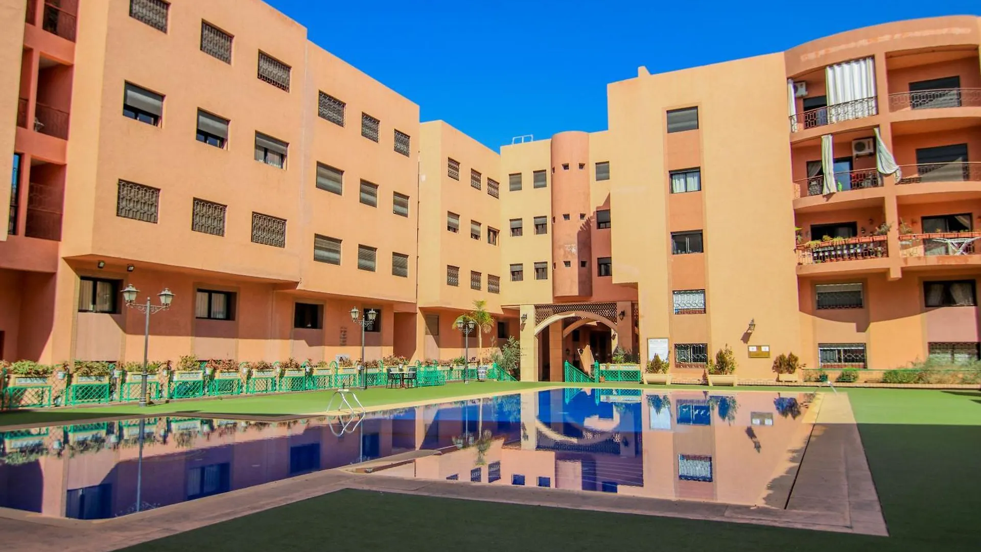 Charmant Appartement 80 M2, Piscine, Wifi, Ascenseur, Parking - Calme Absolu contacts